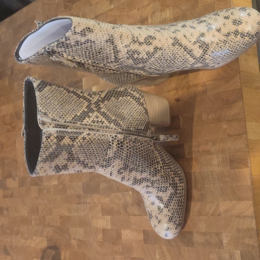 Boot - Picture 3 of 4